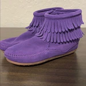 Like new girls purple Minnetonka suede boots